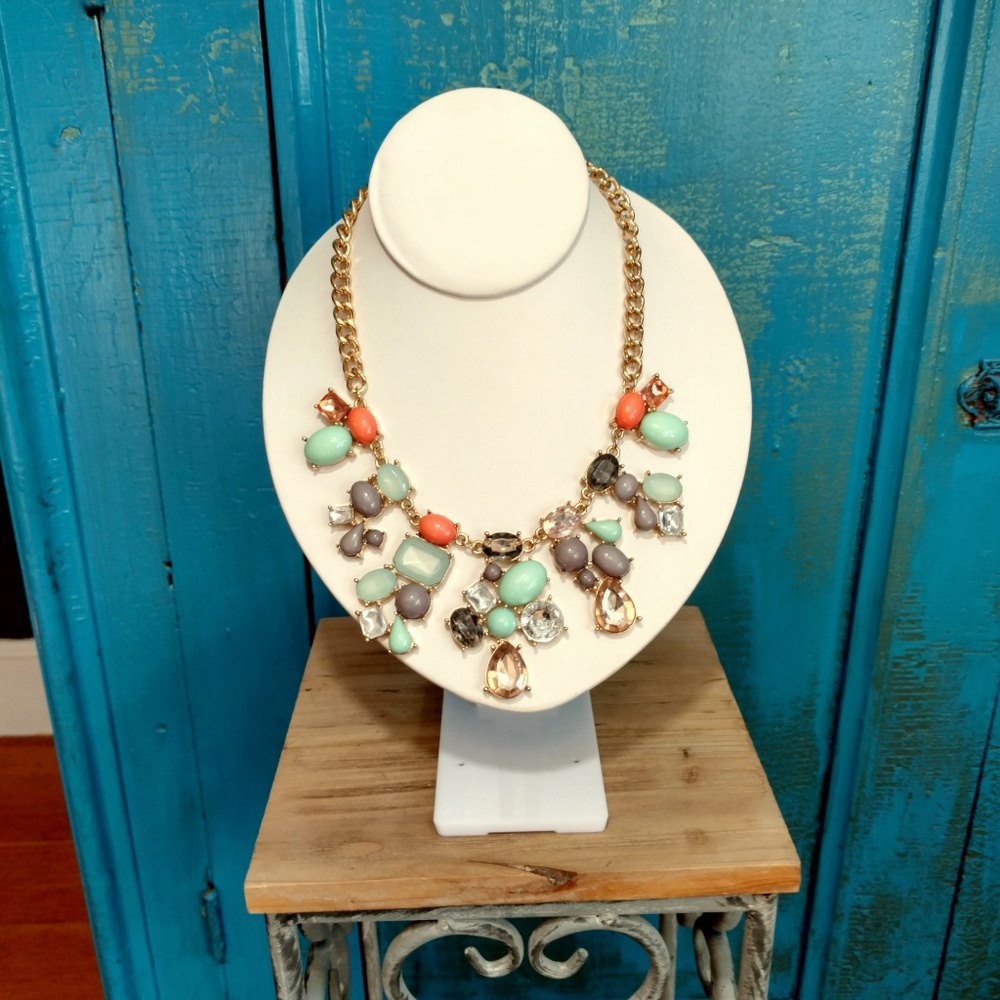 Multi bead statement necklace - Picture 2 of 4